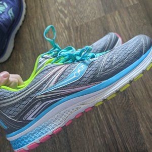 Saucony guide kids 7 fit like womens 9
